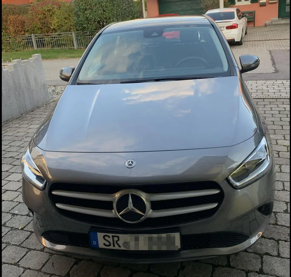 Mercedes-Benz B180