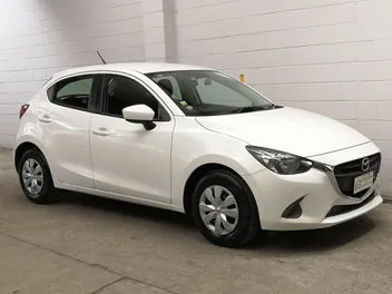 Mazda Demio 2016 photo 2