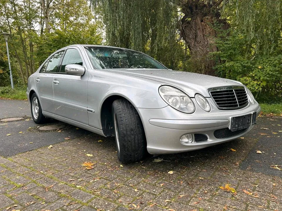 Mercedes-Benz W211