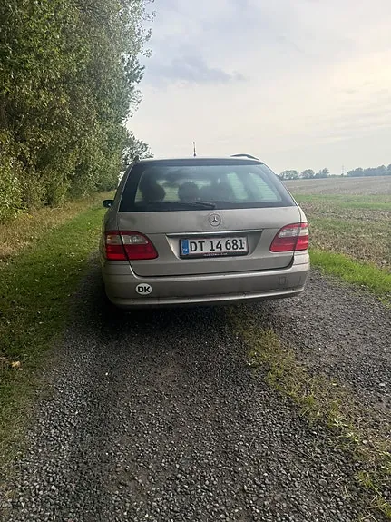 Mercedes-Benz E220 2004 photo 2