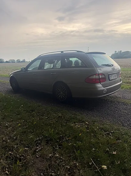 Mercedes-Benz E220 2004 photo 4