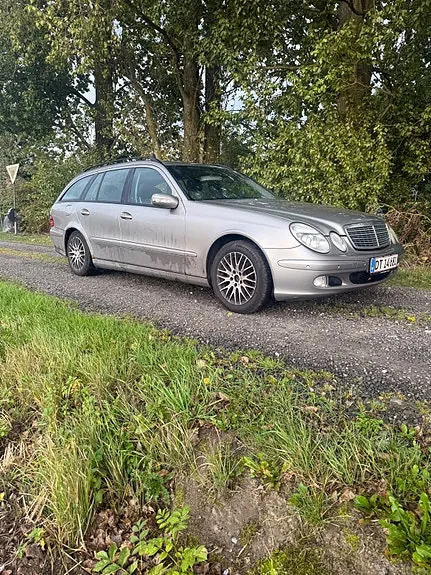 Mercedes-Benz E220 2004 photo 3