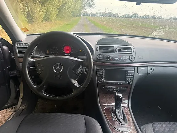 Mercedes-Benz E220 2004 photo 5