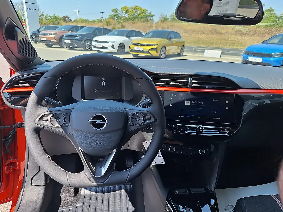 Opel Corsa photo 2