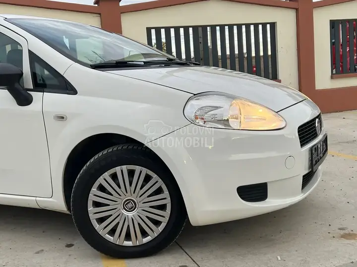 Fiat Grande Punto 2013 photo 2