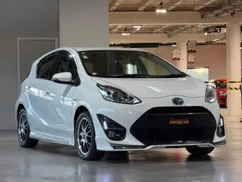 Toyota Aqua 2018 photo 2