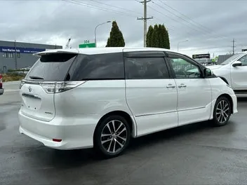 Toyota Estima 2016 photo 4