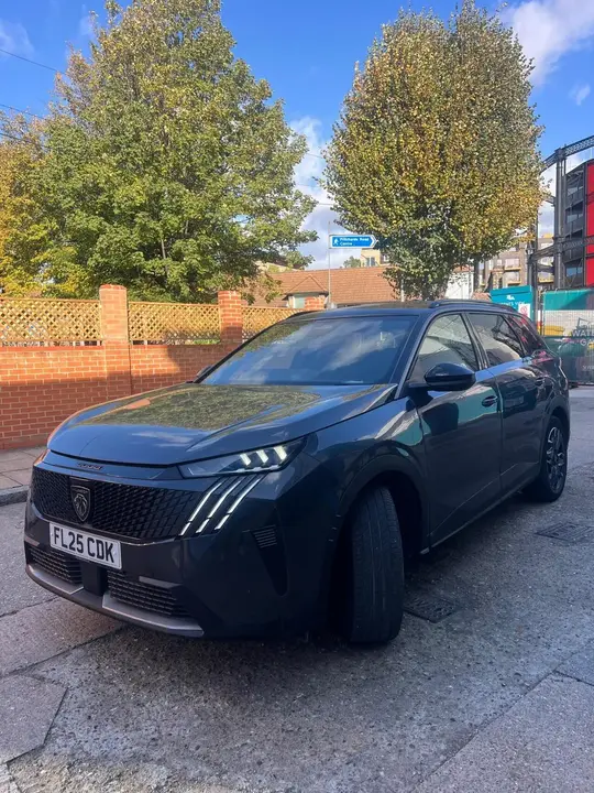 Peugeot 5008 2025 photo 3