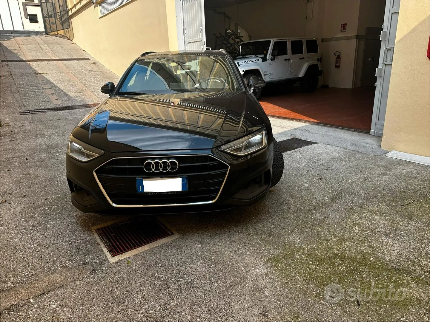 Audi A4 2023 photo 2