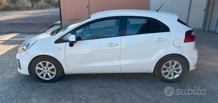 Kia Rio 2015 photo 2