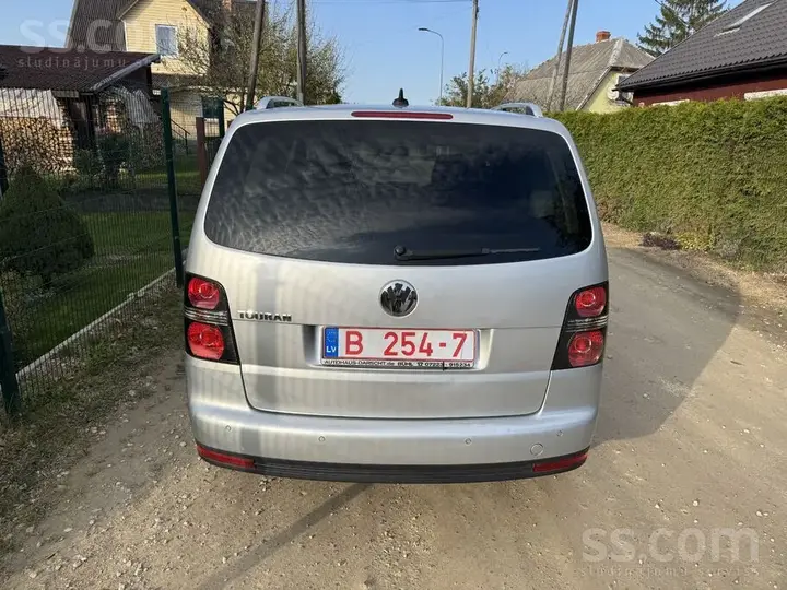 Volkswagen Touran 2010 photo 5