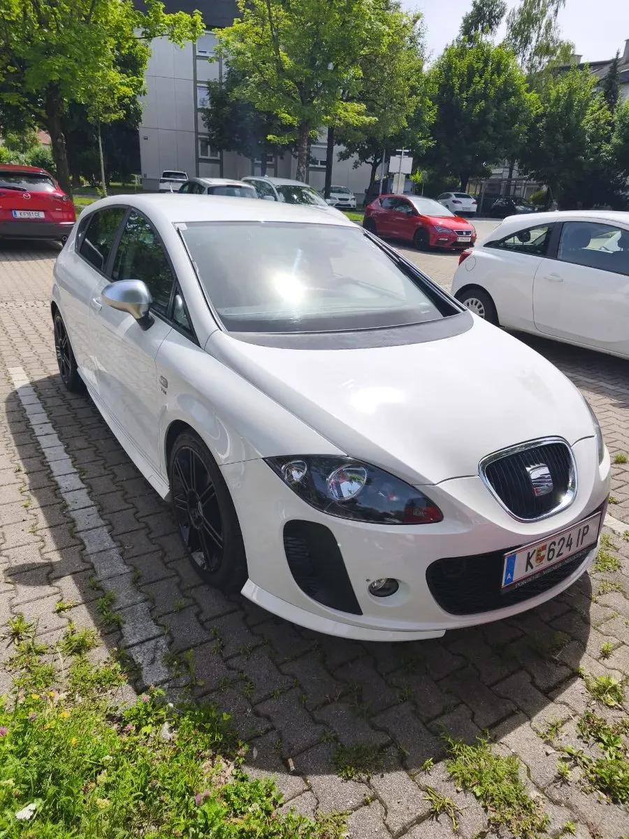 Seat Leon 2011 photo 3