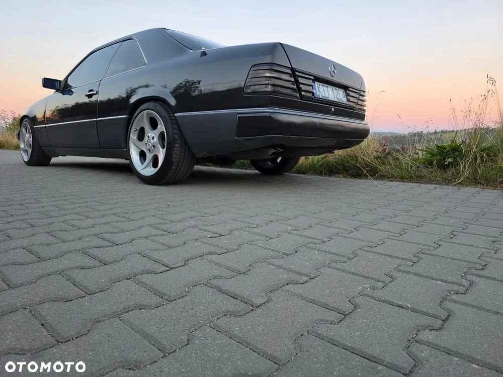 Mercedes-Benz W124 1992 photo 3