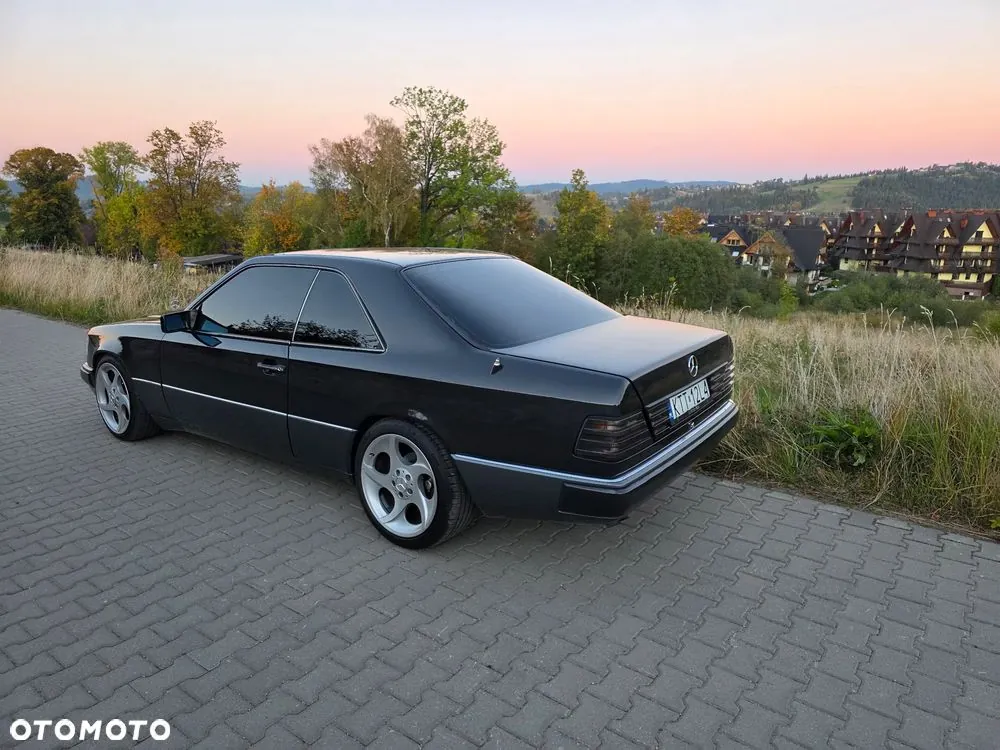 Mercedes-Benz W124 1992 photo 4