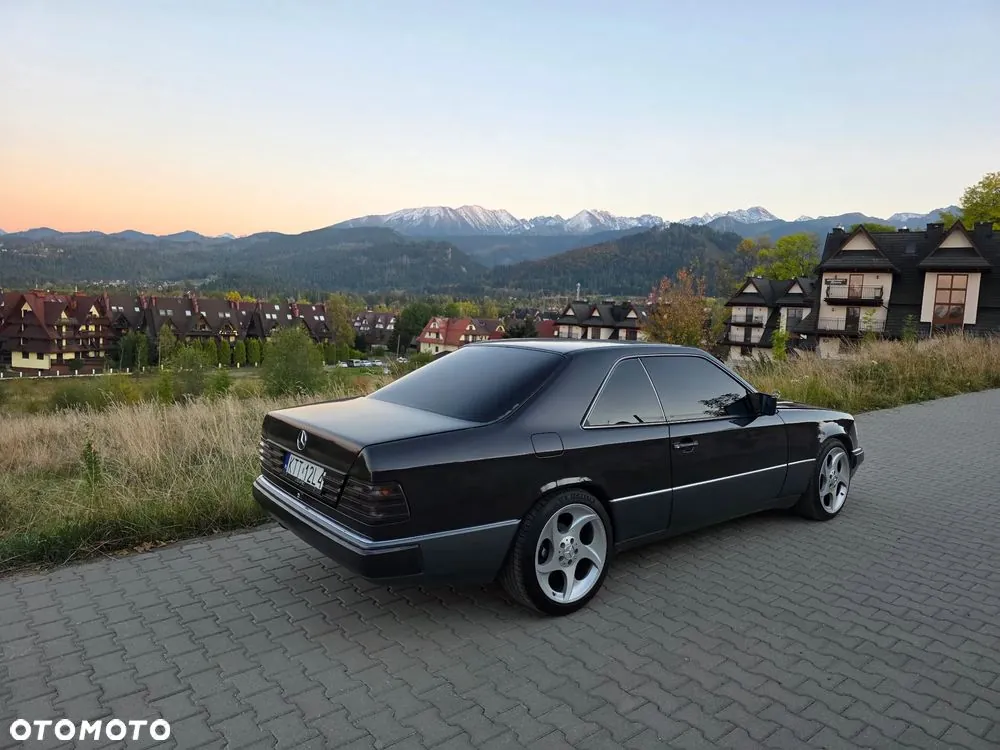 Mercedes-Benz W124 1992 photo 5