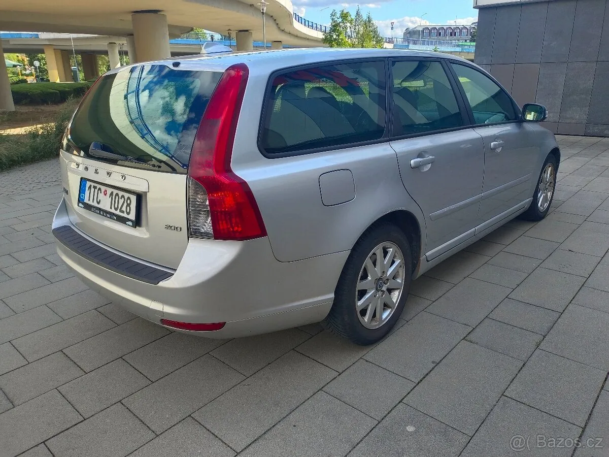Volvo V50 2010 photo 3