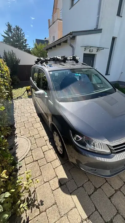 Volkswagen Touran 2012 photo 2