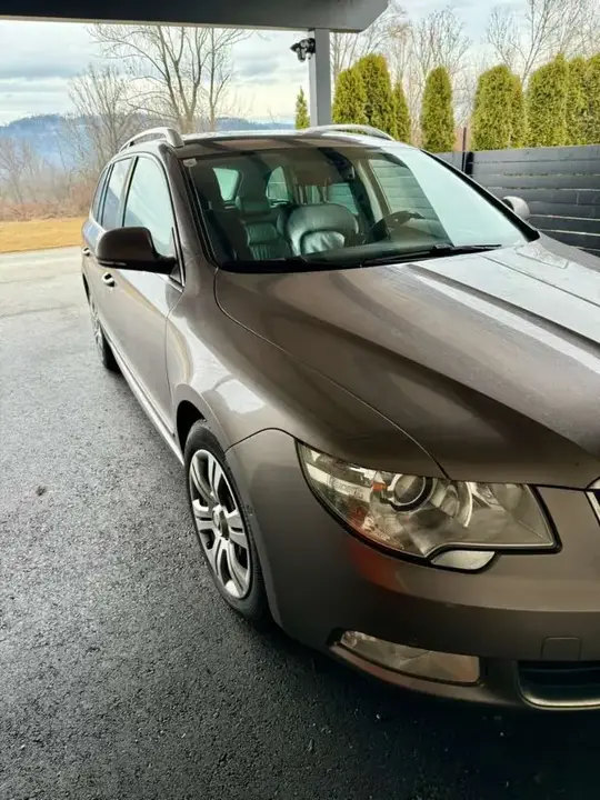 Skoda Superb 2011 photo 3