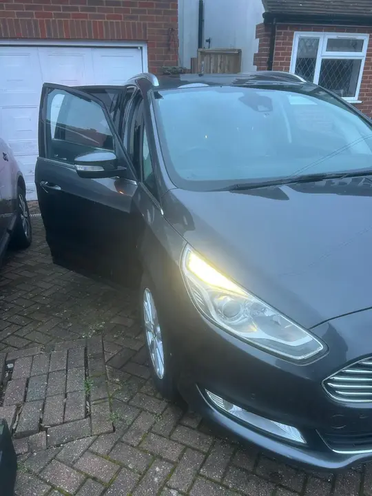 Ford Galaxy 2017 photo 2