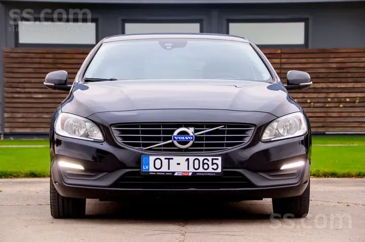 Volvo V60 2015 photo 2