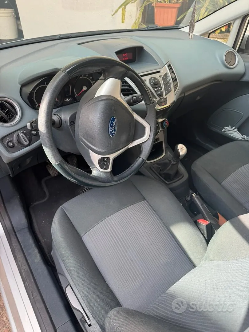 Ford Fiesta 2011 photo 5