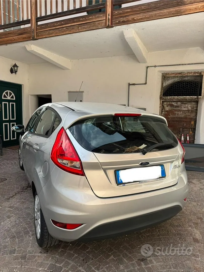 Ford Fiesta 2011 photo 3
