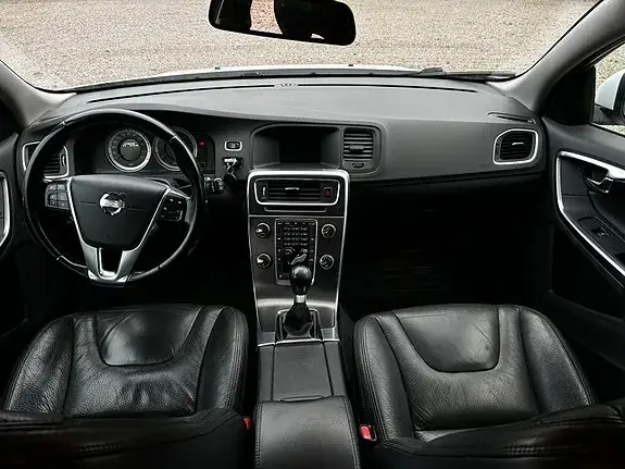 Volvo V60 2012 photo 2