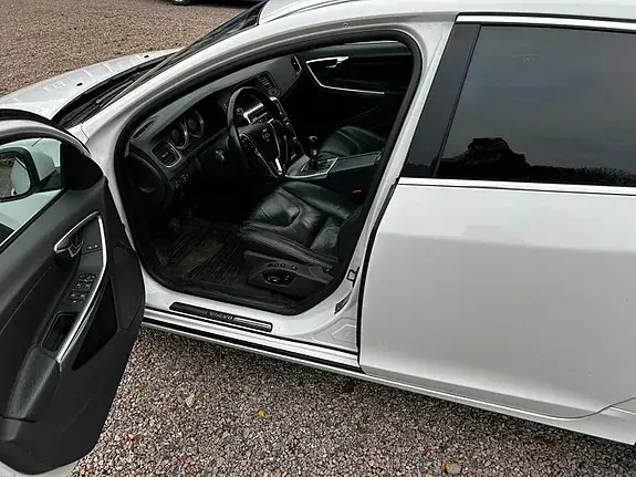 Volvo V60 2012 photo 3
