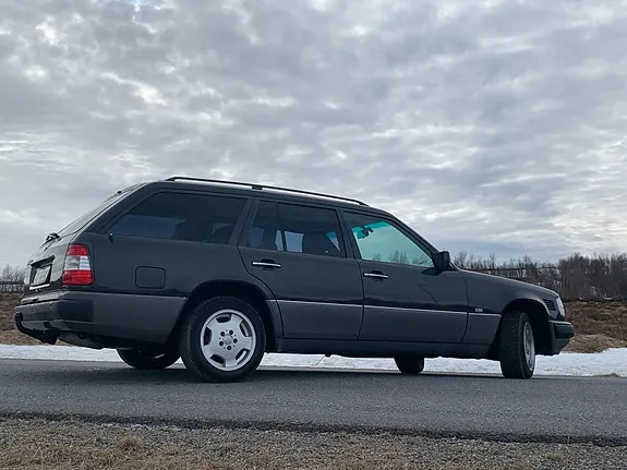 Mercedes-Benz E-Class 1991 photo 3
