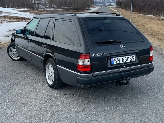 Mercedes-Benz E-Class 1991 photo 5