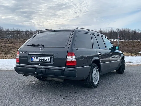 Mercedes-Benz E-Class 1991 photo 4