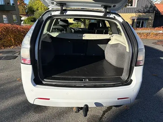 Saab 9-3 2011 photo 3