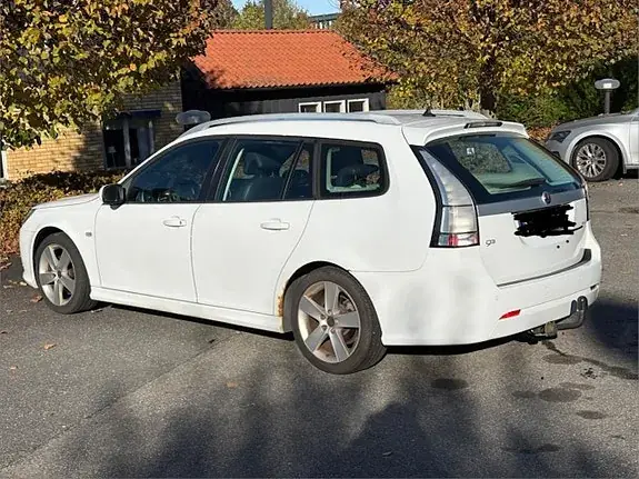 Saab 9-3 2011 photo 2