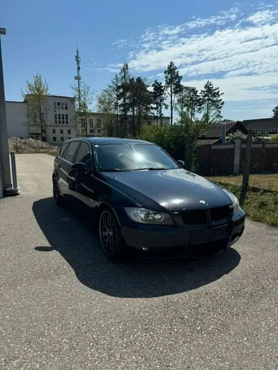 BMW 3 Series 2008 photo 2