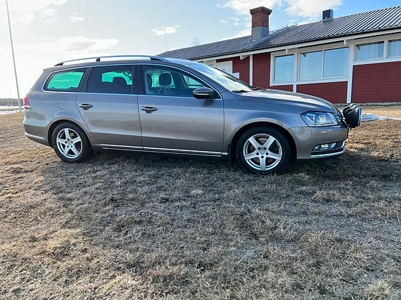 Volkswagen Passat 2011 photo 2