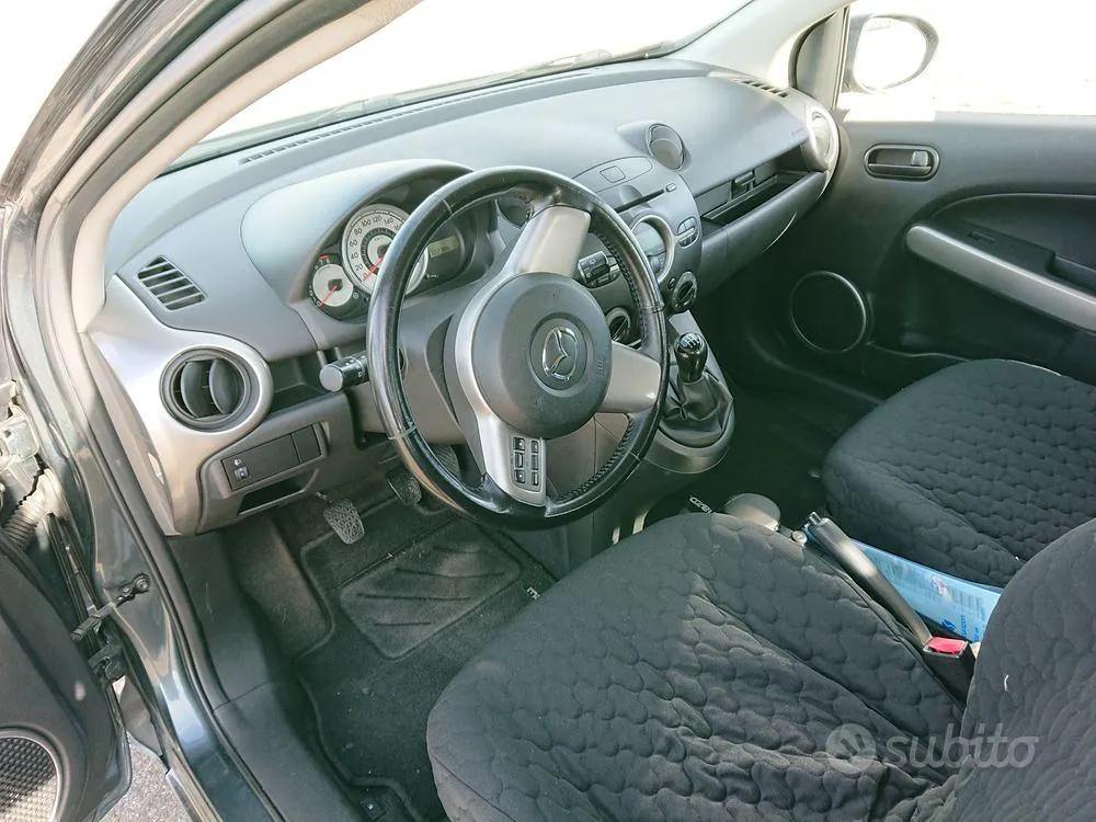 Mazda 2 2008 photo 2