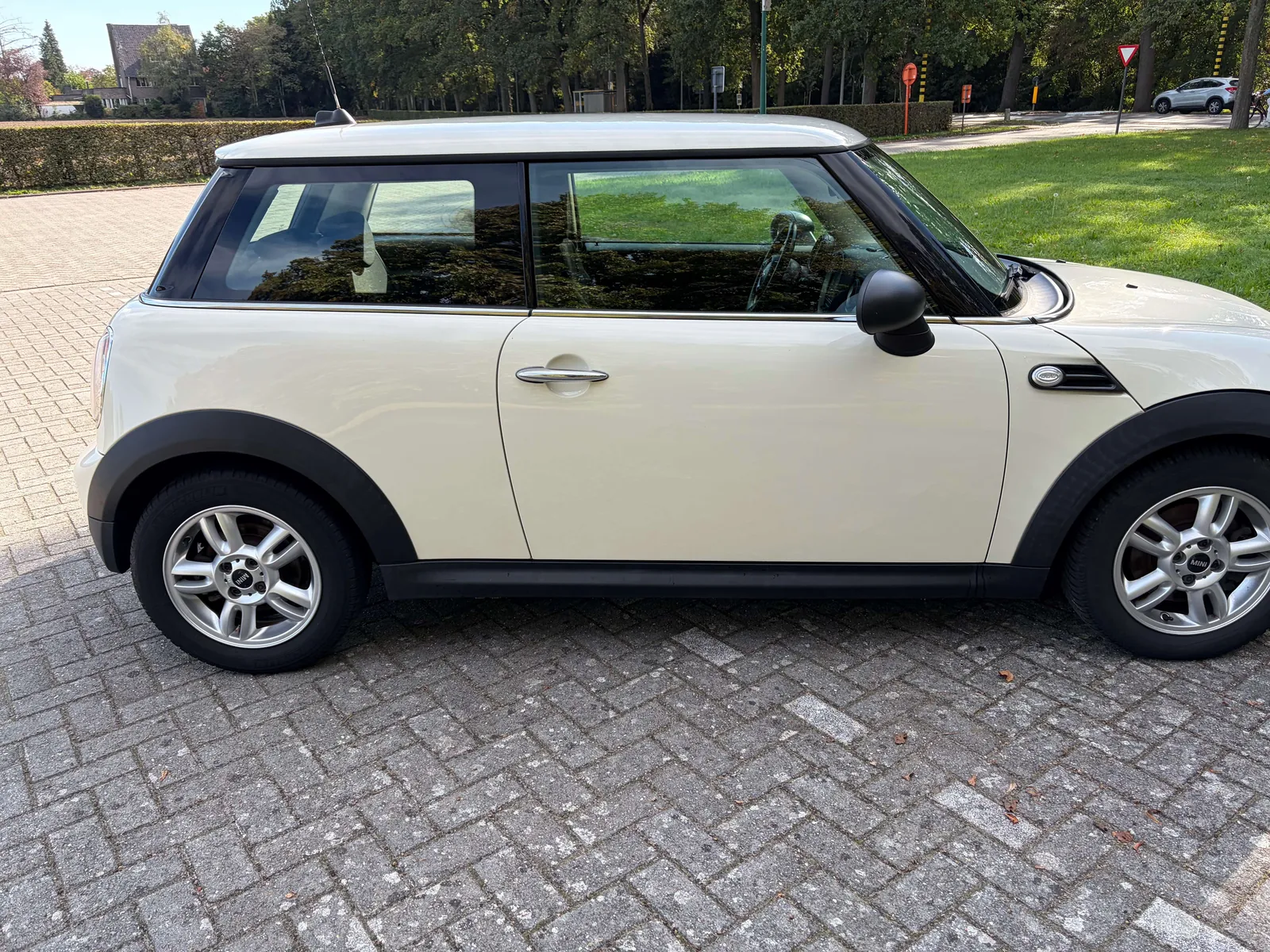 Mini One 2013 photo 4