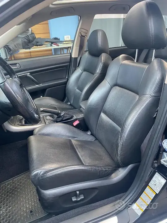 Subaru Legacy 2005 photo 2