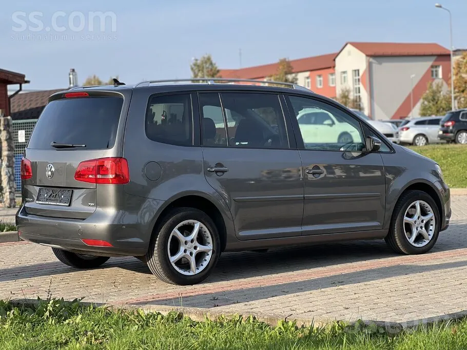 Volkswagen Touran 2011 photo 3