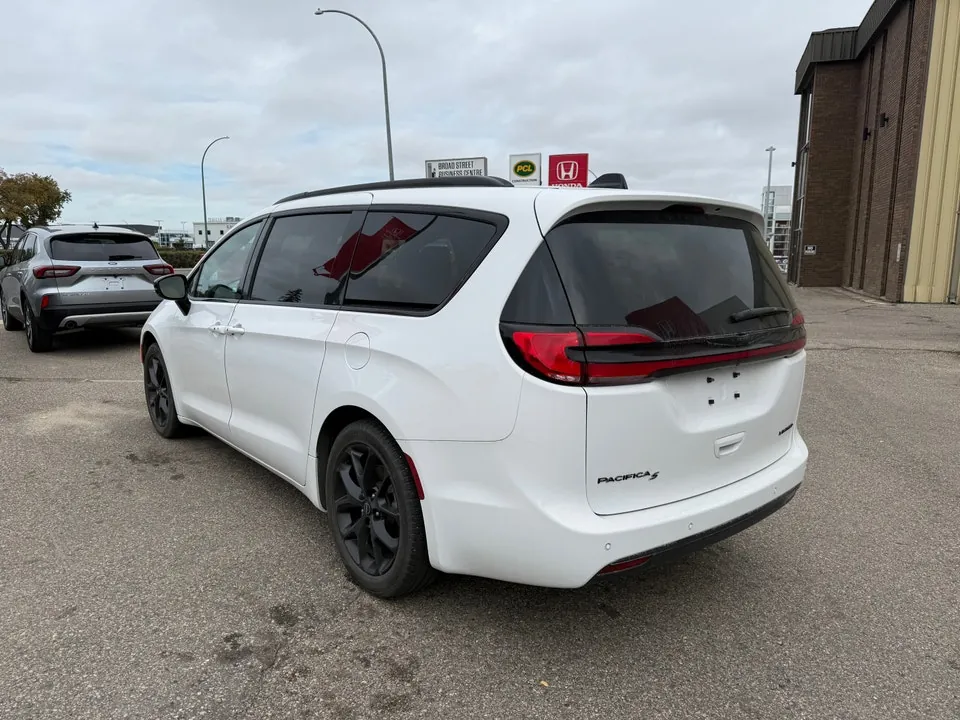 Chrysler Pacifica 2025 photo 3