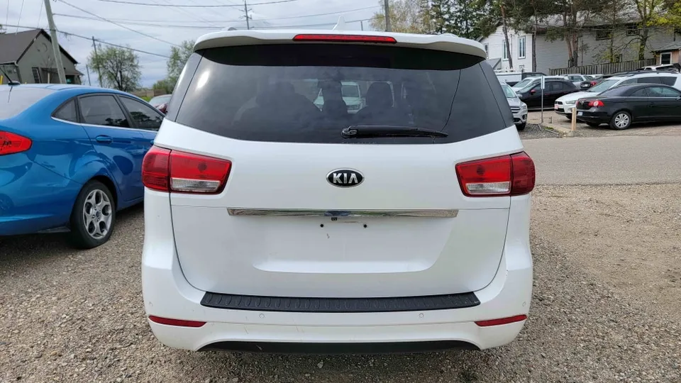 Kia Sedona 2017 photo 3