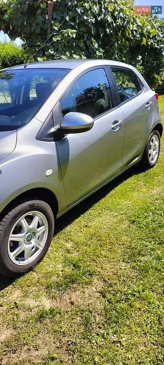Mazda 2 2011 photo 4