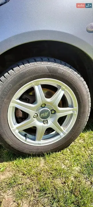 Mazda 2 2011 photo 3
