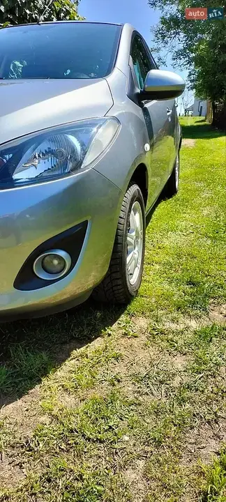 Mazda 2 2011 photo 2