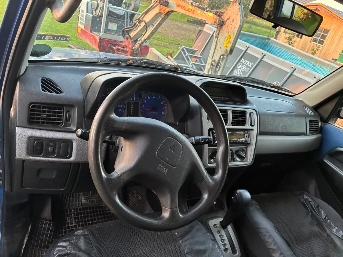 Mitsubishi Pajero 2002 photo 3
