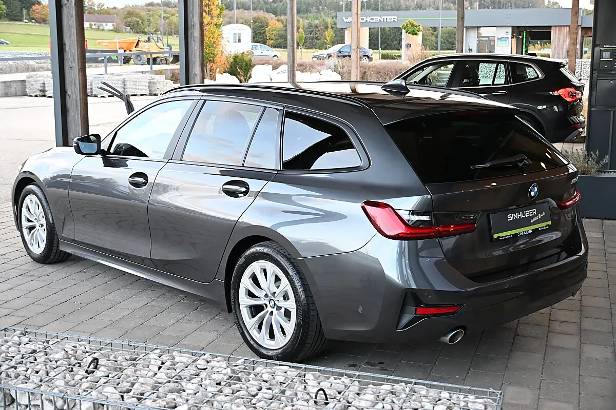 BMW 3 Series 2022 photo 3