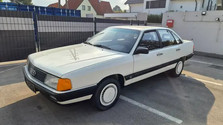 Audi 100