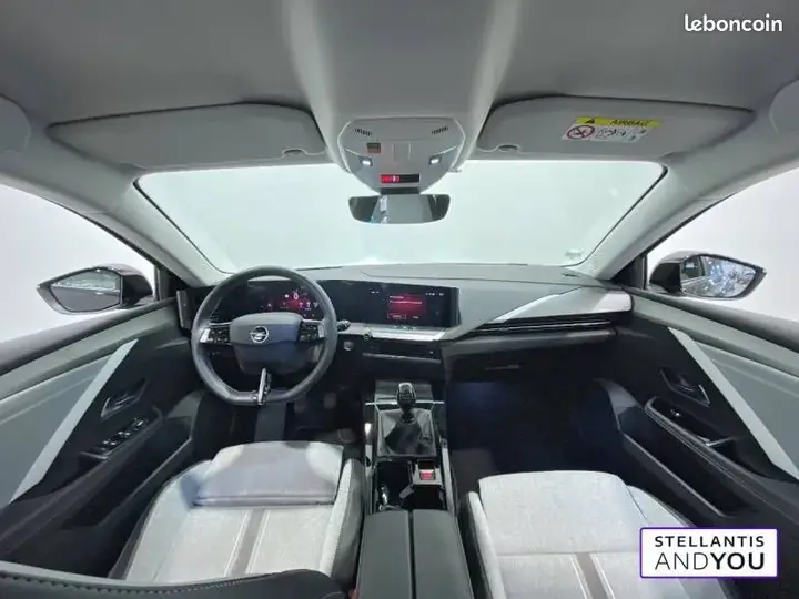 Opel Astra 2023 photo 2