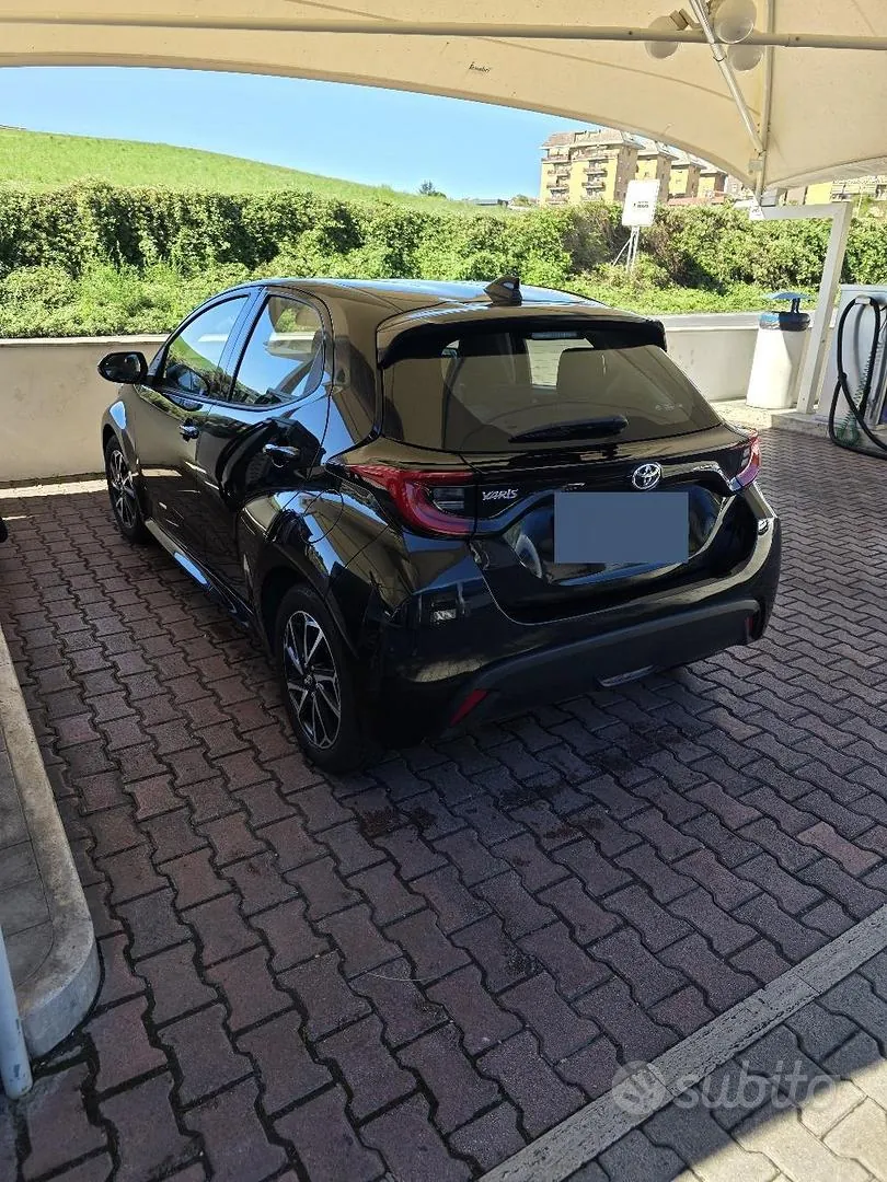 Toyota Yaris 2022 photo 2