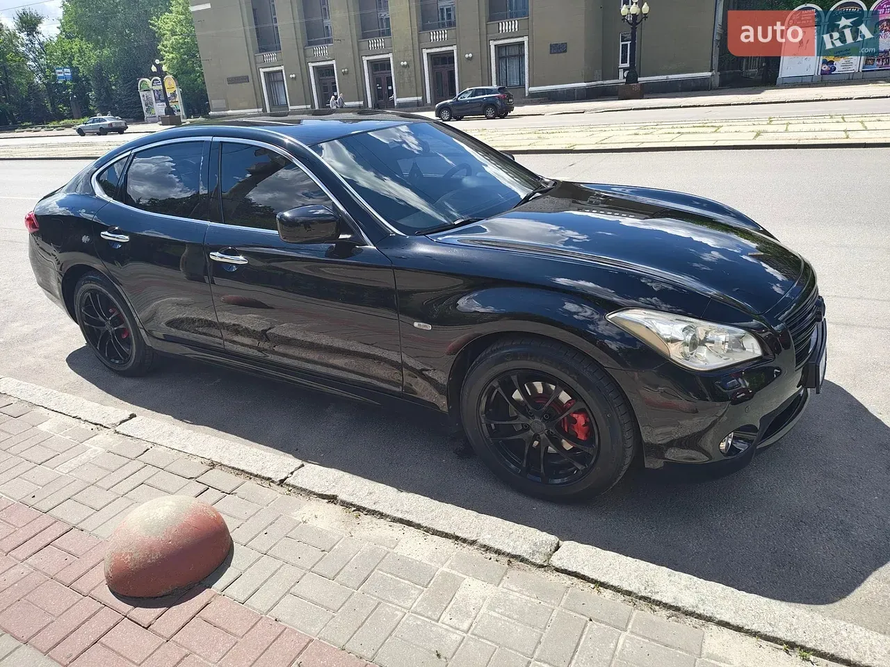 Infiniti M37 2010 photo 2